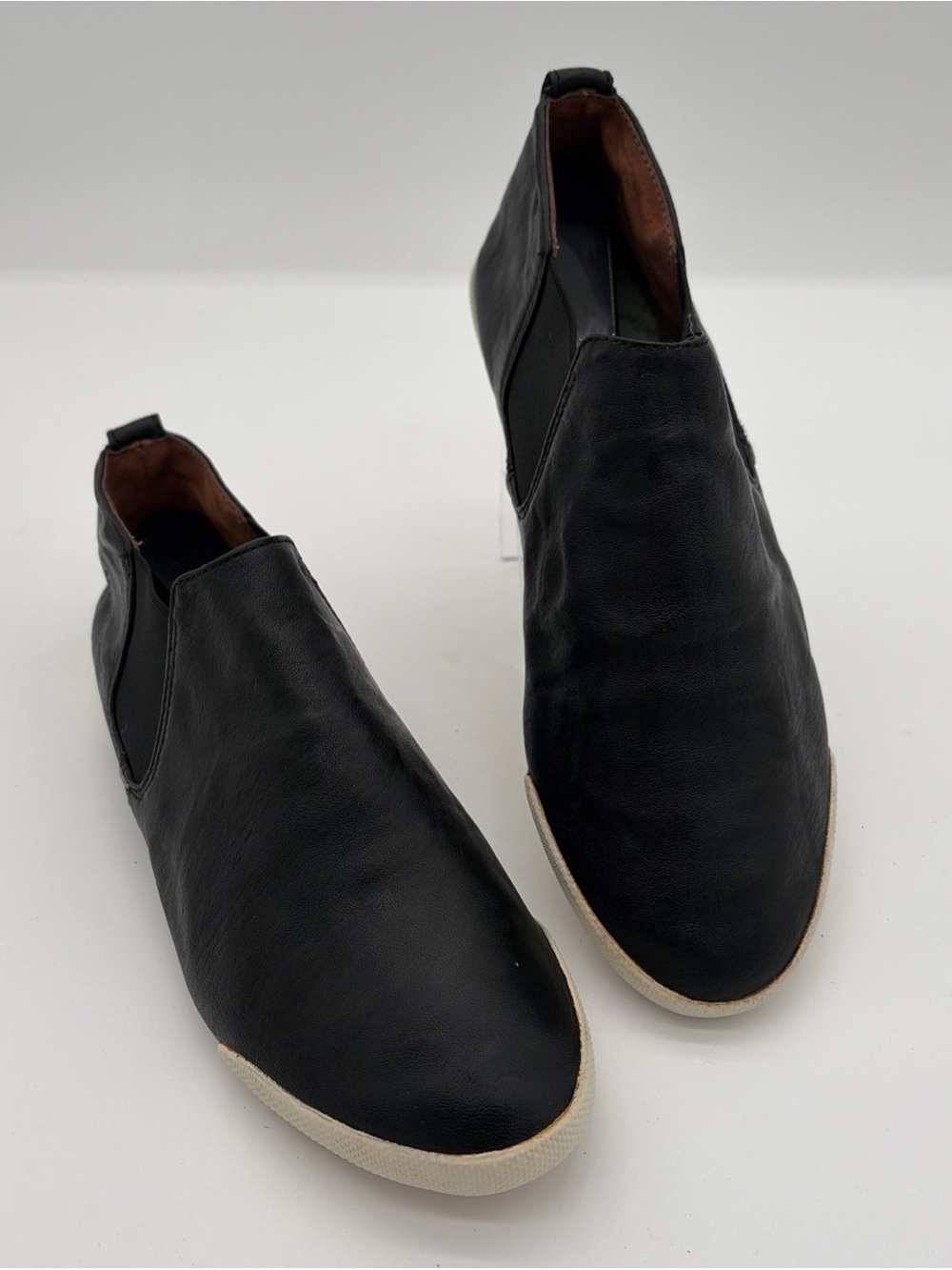 FRYE Leather Melanie Chelsea Booties Black Travel  Size 7.5